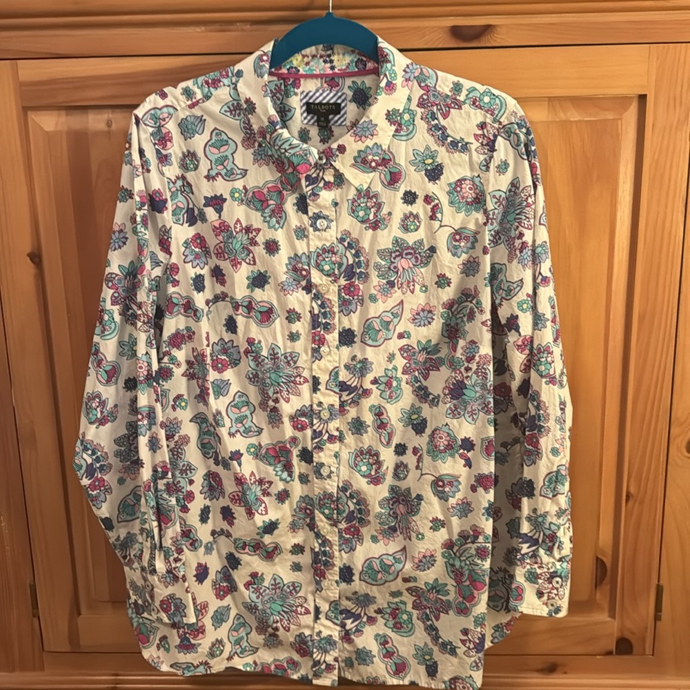 🐷 Talbots 100% Cotton Button Down Shirt